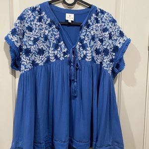 J.Marie collections embroidered top blue white